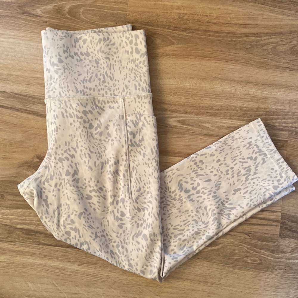 athleta • salutation stash pocket tight • small